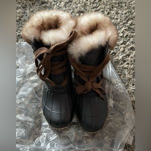 Winter snow boots with fur